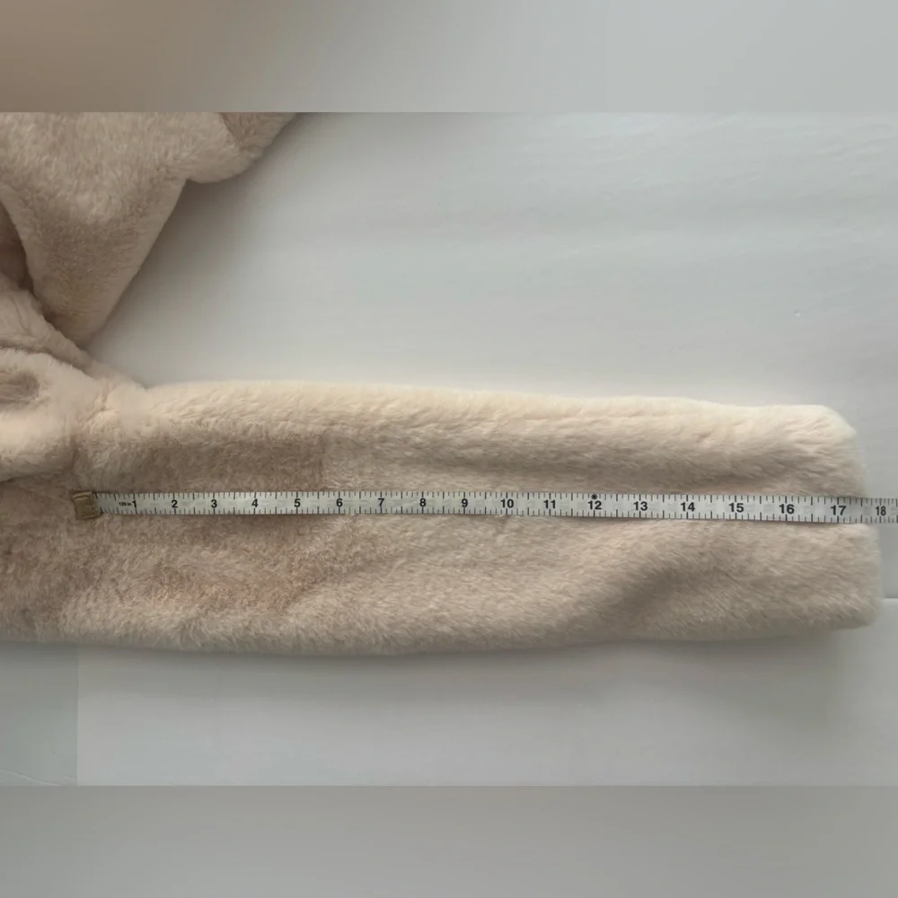 ***PRICE DROP*** NWT Banana Republic Cream Faux Fur Jacket - Picture 6 of 8